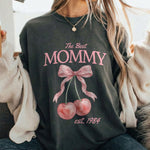 Personalised Comfort Colors Mom Shirt shirt in close-up detail